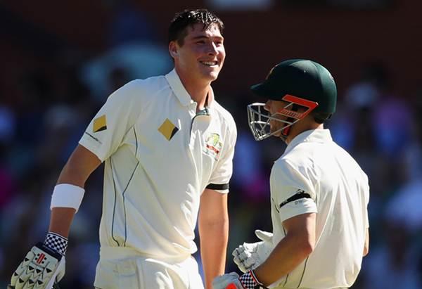 ADELAIDE, AUSTRALIA - NOVEMBER 27: Matthew Renshaw of Australia talks to David Warner of Australia during day four of the Third Test match between Australia and South Africa at Adelaide Oval on November 27, 2016 in Adelaide, Australia. (Photo by Cameron Spencer/Getty Images)