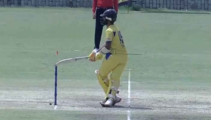 Dinesh Karthik hit-wicket