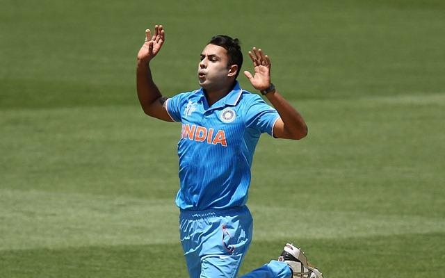 <p>ADELAIDE, AUSTRALIA &#8211; FEBRUARY 08: Stuart Binny  of India reacts during the ICC Cricket World Cup warm up match between Australia and India at Adelaide Oval on February 8, 2015 in Adelaide, Australia.  (Photo by Morne de Klerk/Getty Images)</p>