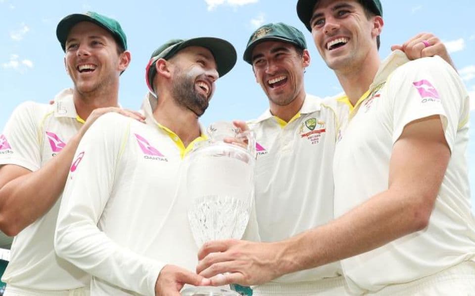 Australian bowlers (Source: Twitter)