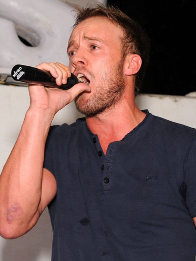 5 Cricketers who have hidden musical talents