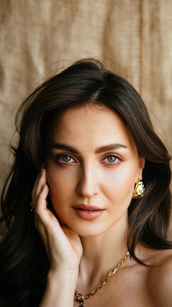 Cricketers Elli Avram has dated