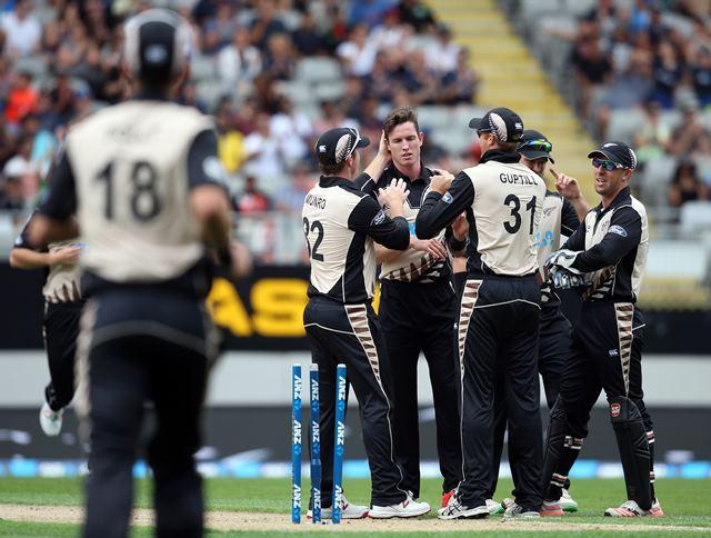 New Zealand's Adam Milne (C) is congratulated by teammates after he dismissed Sri Lanka's Danushka Gunathilaka during the second T20 cricket match between New Zealand and Sri Lanka at Eden Park in Auckland on January 10, 2016. AFP PHOTO / MICHAEL BRADLEY / AFP / MICHAEL BRADLEY (Photo credit should read MICHAEL BRADLEY/AFP/Getty Images)
