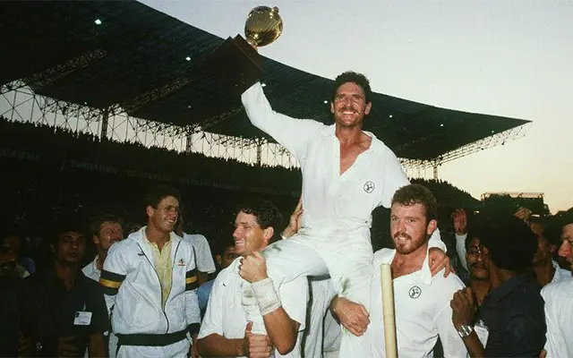 Allan Border lifting 1987 World Cup