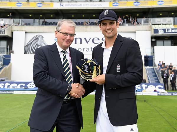 England captain Alastair Cook is presented with a commemorative cap by Warwickshire chairman Norman Gascoigne ahead of day one. (Photo by Gareth Copley/Getty Images)
