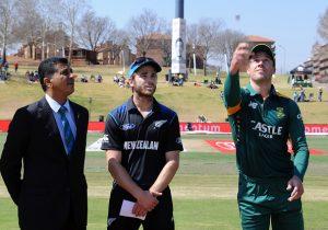 CENTURION, SOUTH AFRICA - AUGUST 19: AB de Villiers of South Africa tosses the coin with Kane Williamson calling as Roshan Mahanama looks on during the 1st ODI match between South Africa and New Zealand at SuperSport Park on August 19, 2015 in Centurion, South Africa. (Photo by Duif du Toit/Gallo Images/Getty Images)