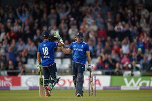 England won by 3 wickets to level the 5 match series. (© Getty Images)