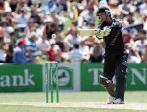 NAPIER, NEW ZEALAND - DECEMBER 28:  Nathan Astle of New Zealand square cuts during the first One Day International match between New Zealand and Sri Lanka at McLean Park December 28, 2006 in Napier, New Zealand.  (Photo by Marty Melville/Getty Images)