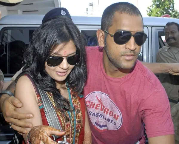 Indian cricket captain Mahendra Singh Dhoni and his wife Sakshi arrive at the airport in Kolkata on July 8, 2010. Dhoni and Sakshi married in a hush-hush ceremony on July 4 at a farmhouse near Dehradun. AFP PHOTO/STR (Photo credit should read STRDEL/AFP/Getty Images)