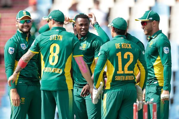 South African bowler Andile Phehlukwayo (C) celebrates with teammates after dismissing Australian batsman Steven Smith (unseen) during Australia against South Africa ODI cricket match on September 30, 2016 at the Centurion cricket ground in Centurion, South Africa. / AFP / GIANLUIGI GUERCIA (Photo credit should read GIANLUIGI GUERCIA/AFP/Getty Images)