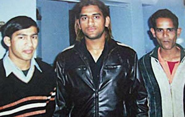 MS Dhoni with his elder brother Narendra Singh Dhoni - on right (Photo Source: DNA)