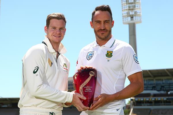 teve Smith of Australia and Faf du Plessis of South Africa