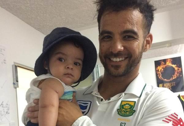 JP Duminy with his toddler (Photo Source: Twitter)