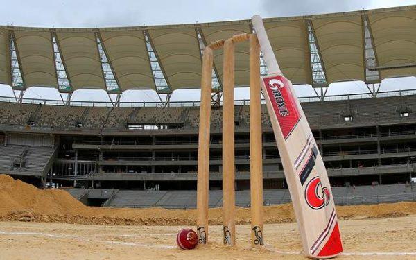 Cricket stumps, Bat and Ball | CricTracker.com