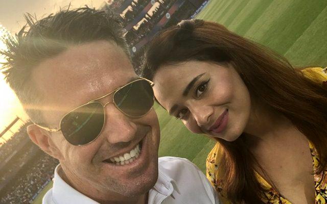 Mayanti Langer and Kevin Pietersen at the end of IPL 2018 league stage