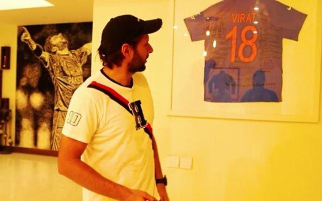 Shahid Afridi with Virat Kohli's jersey