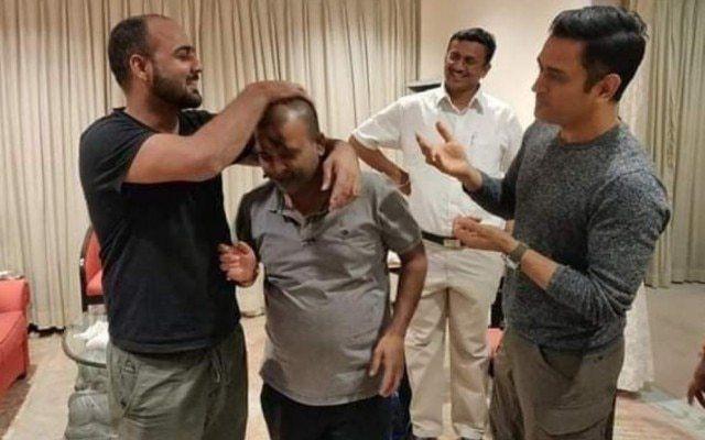 MS Dhoni with his friends