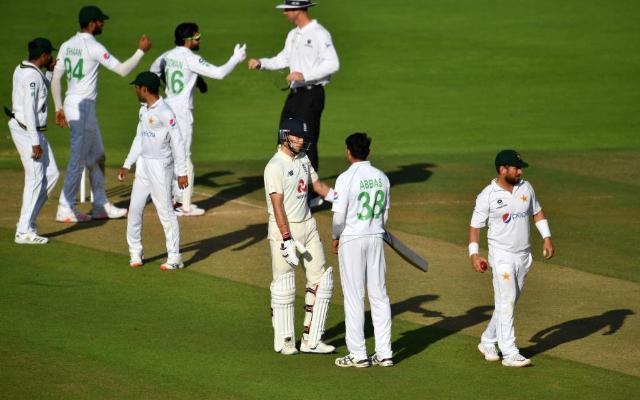 England and Pakistan players