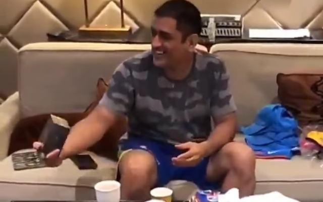 MS Dhoni-airpods