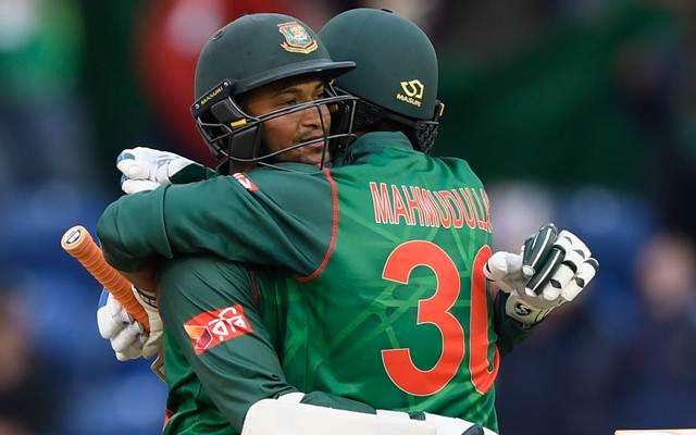Bangladesh batsmen Shakib Al Hasan (l) and Mohammad Mahmudullah