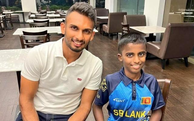 Sri Lanka captain Dasun Shanaka with young fan