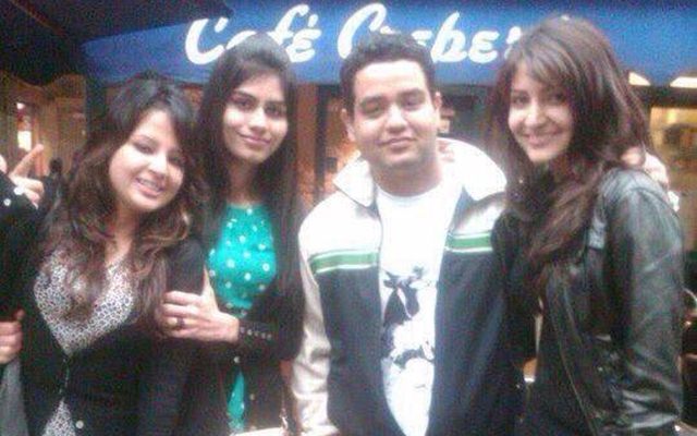 Are Sakshi Dhoni and Anushka Sharma childhood friends?
