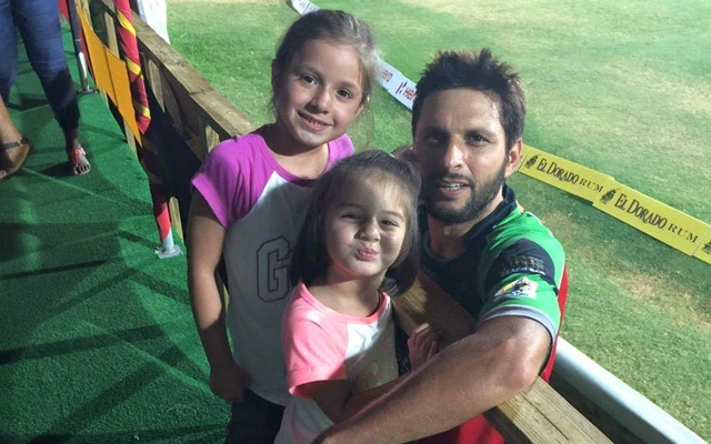 Shahid Afridi and his daughter