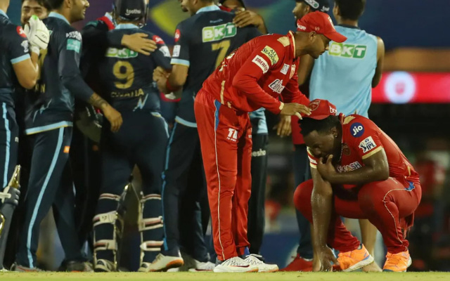 IPL 2022: PBKS skipper Mayank Agarwal consoles Odean Smith after  heartbreaking defeat against GT